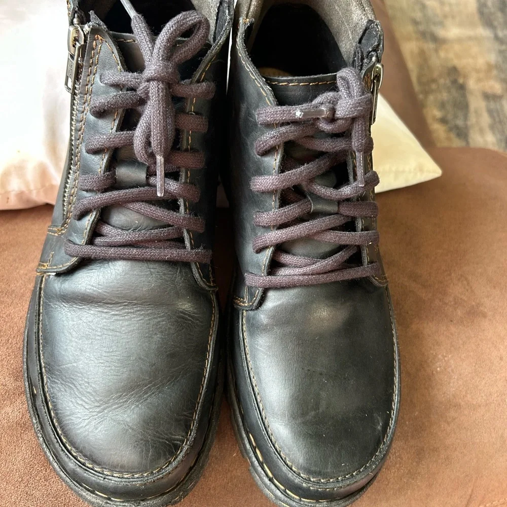 Born Men's Born Size 9 black Chukka Boots with Sturdy Leather